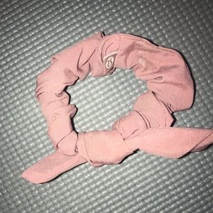 Lululemon Scrunchie with bow (dusty pink/mauve)
